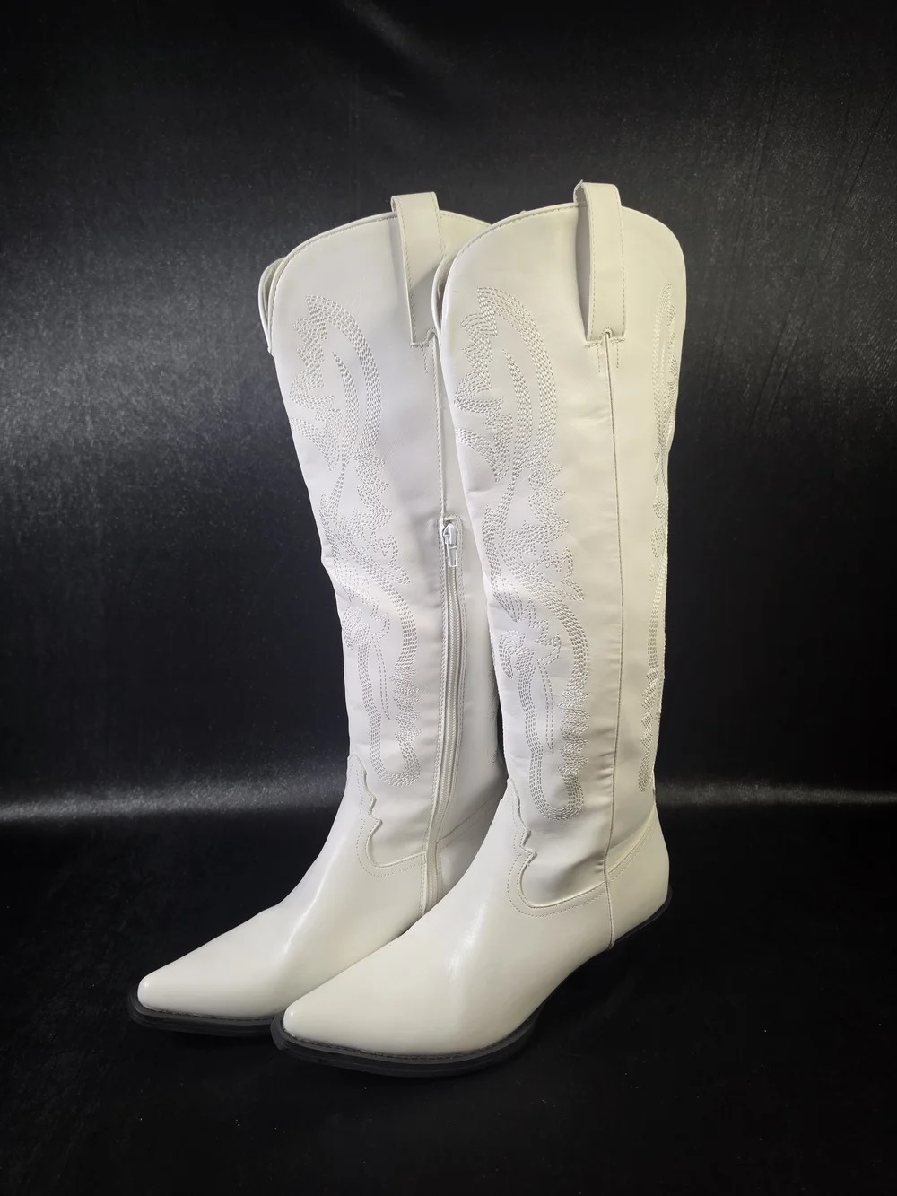 Women's White Cowboy Boots Size 8.5 Embroidered Western Tall Side Zip Pointed